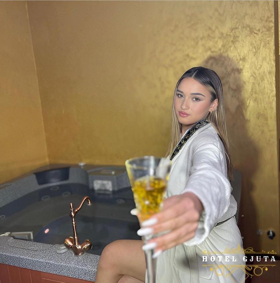 Hotel Gjuta Farke e Madhe エクステリア 写真