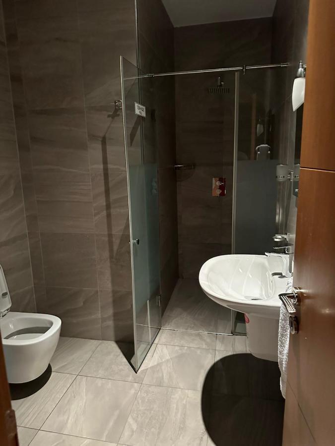 Hotel Gjuta Farke e Madhe エクステリア 写真