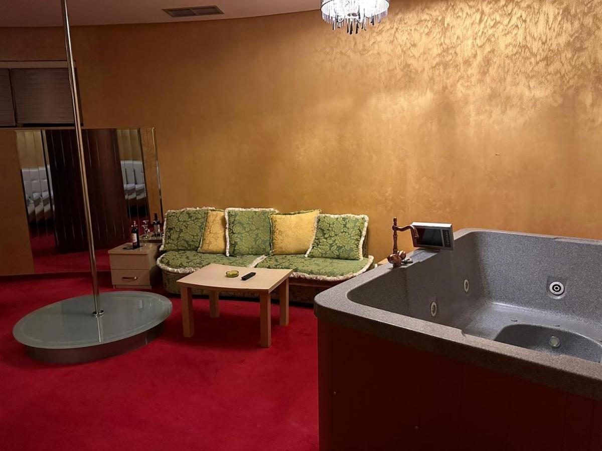 Hotel Gjuta Farke e Madhe エクステリア 写真