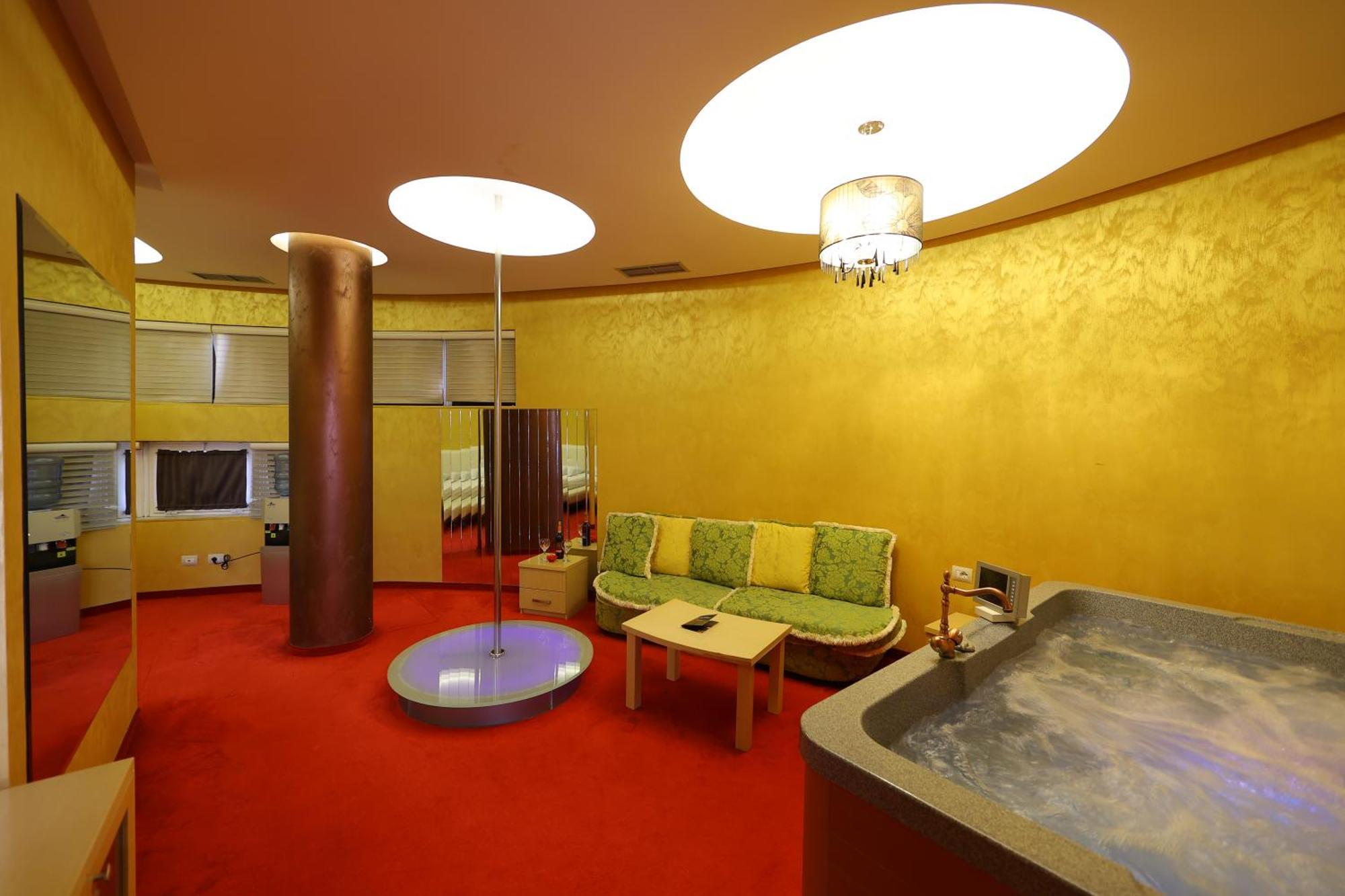 Hotel Gjuta Farke e Madhe エクステリア 写真