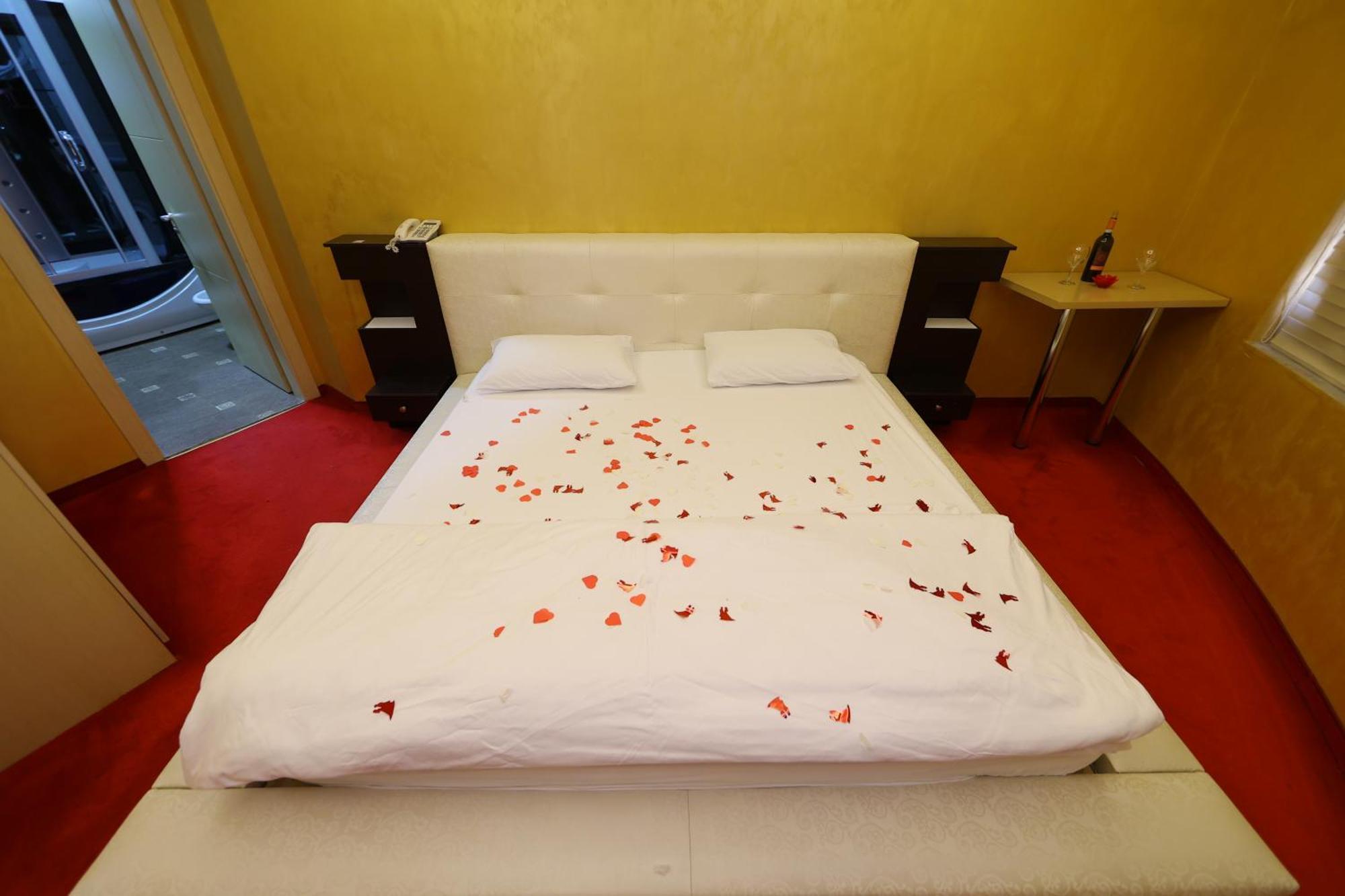 Hotel Gjuta Farke e Madhe エクステリア 写真