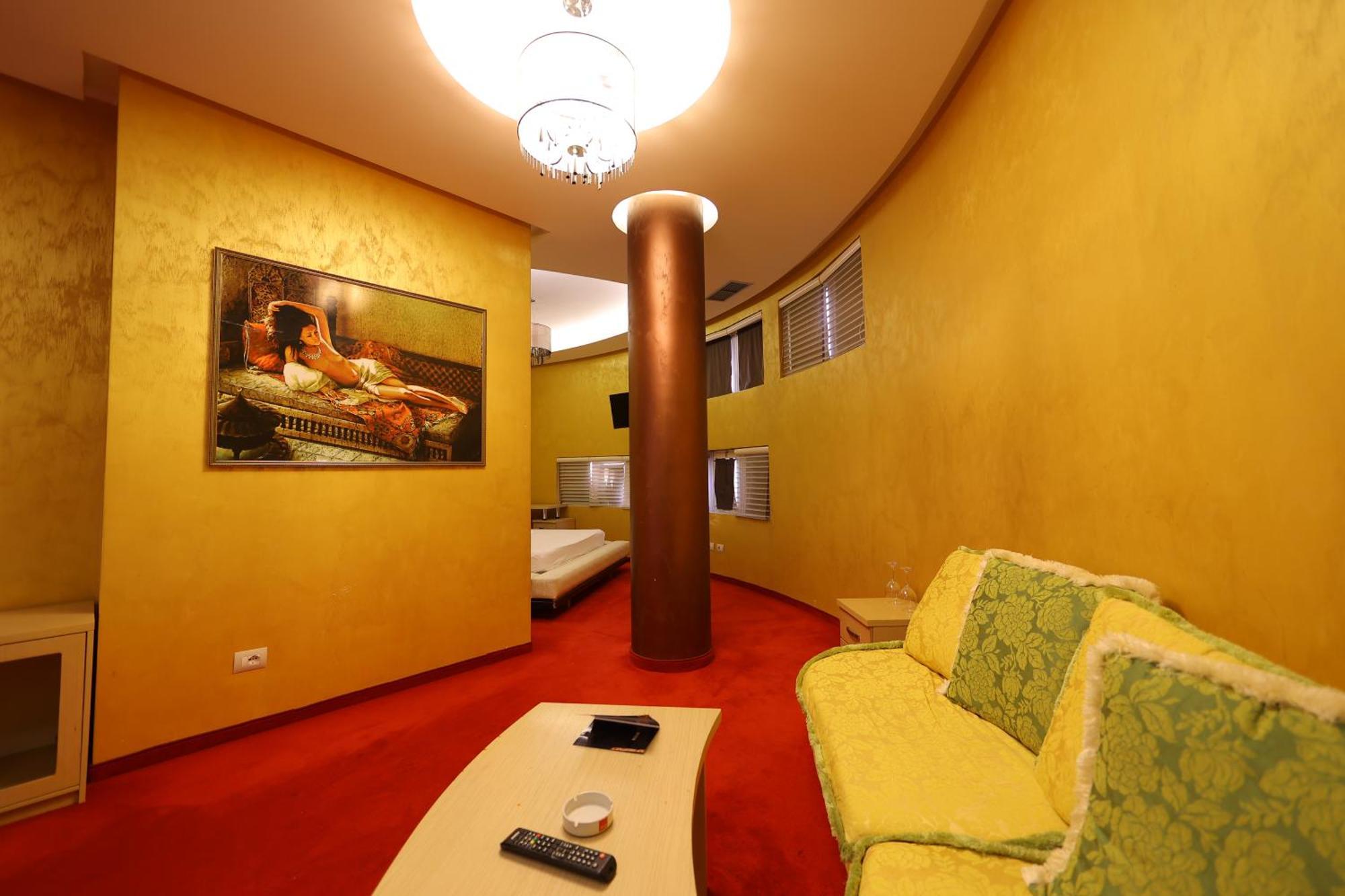 Hotel Gjuta Farke e Madhe エクステリア 写真