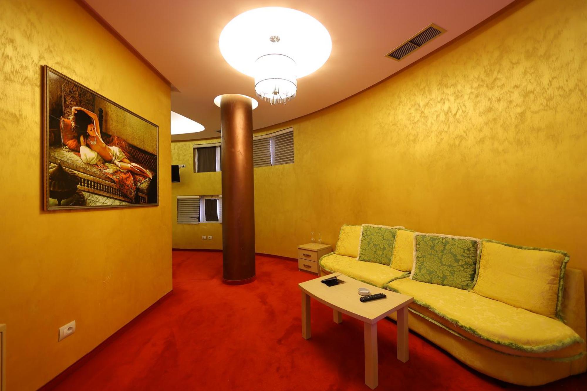 Hotel Gjuta Farke e Madhe エクステリア 写真